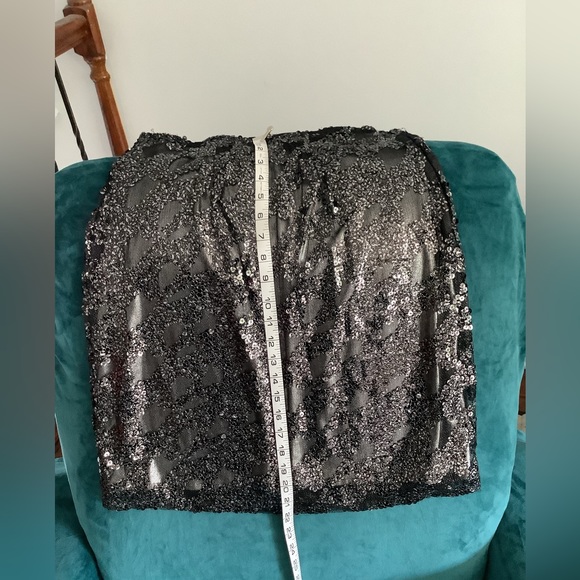 Beautiful sequined skirt-SO DRESSY 💖💖💖 - Picture 7 of 10